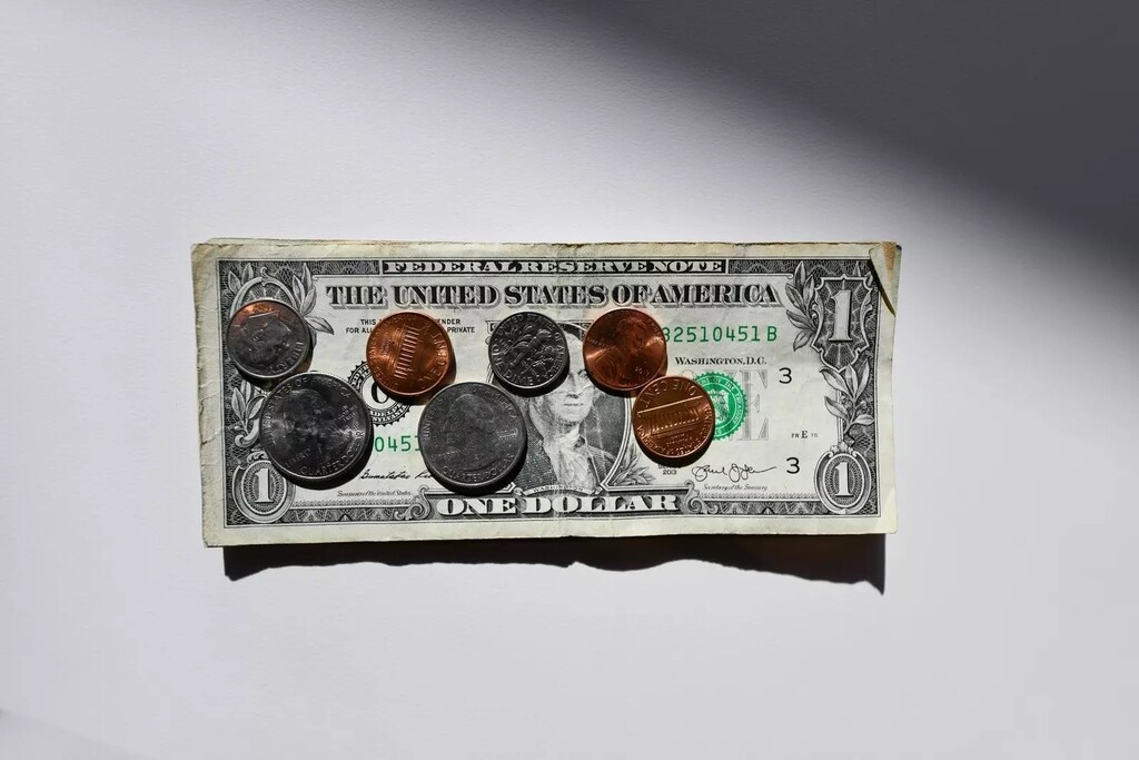 El salario mínimo es la tasa más baja que un empleador puede pagar legalmente a su personal.
