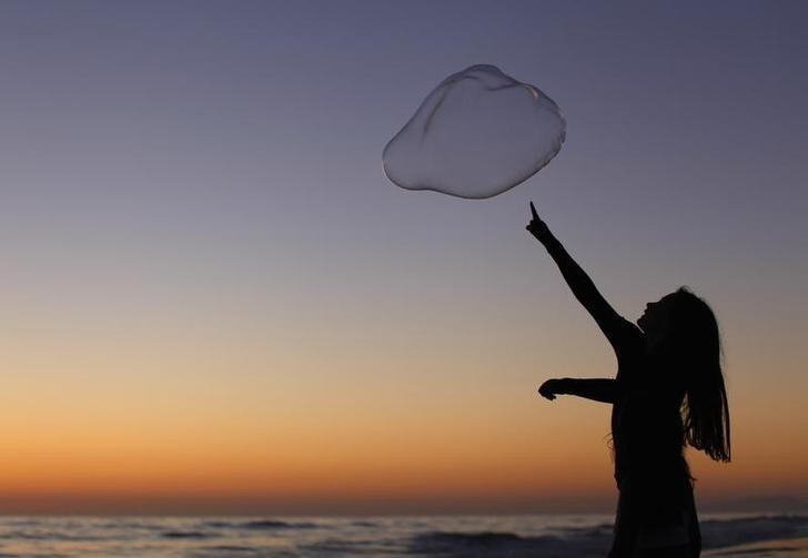 A girl plays with a giant bubble as the sun sets at Moonlight Beach in Encinitas, California June 30, 2011. Picture taken June 30. REUTERS/Mike Blake (UNITED STATES - Tags: SOCIETY IMAGES OF THE DAY)