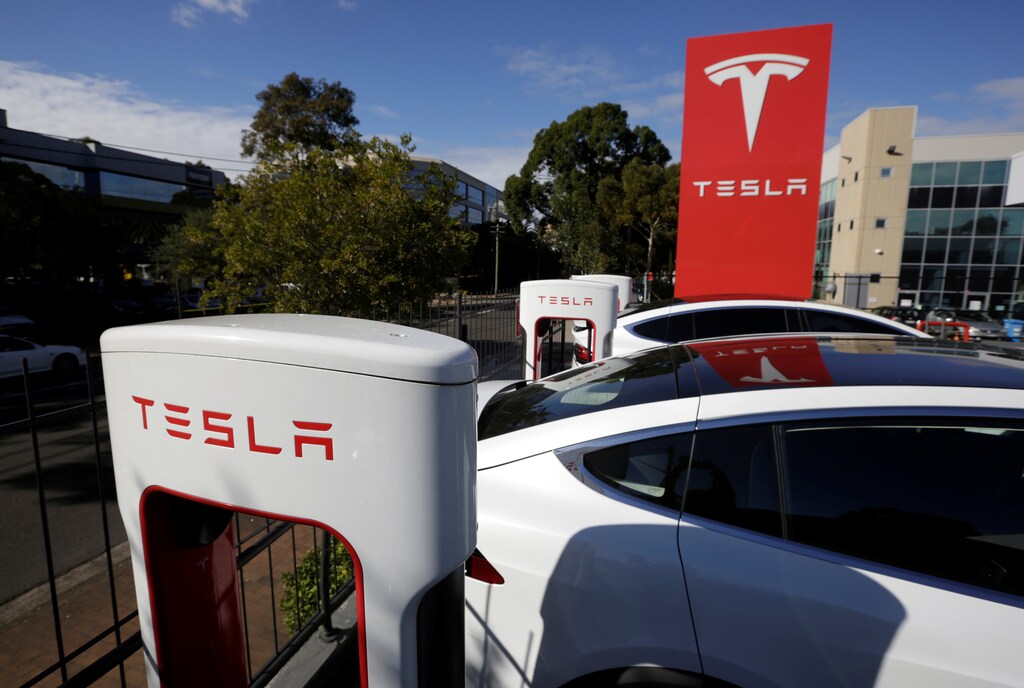 Tesla Model X cars are charged by superchargers at a Tesla electric car dealership in Sydney, Australia, May 31, 2017. REUTERS/Jason Reed - RTX38AWK