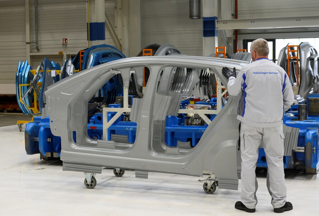 An employee works at a car body production line of the electric Volkswagen model ID.3 in Zwickau, Germany, February 25, 2020. REUTERS/Matthias Rietschel - RC2Q7F9GRA1U