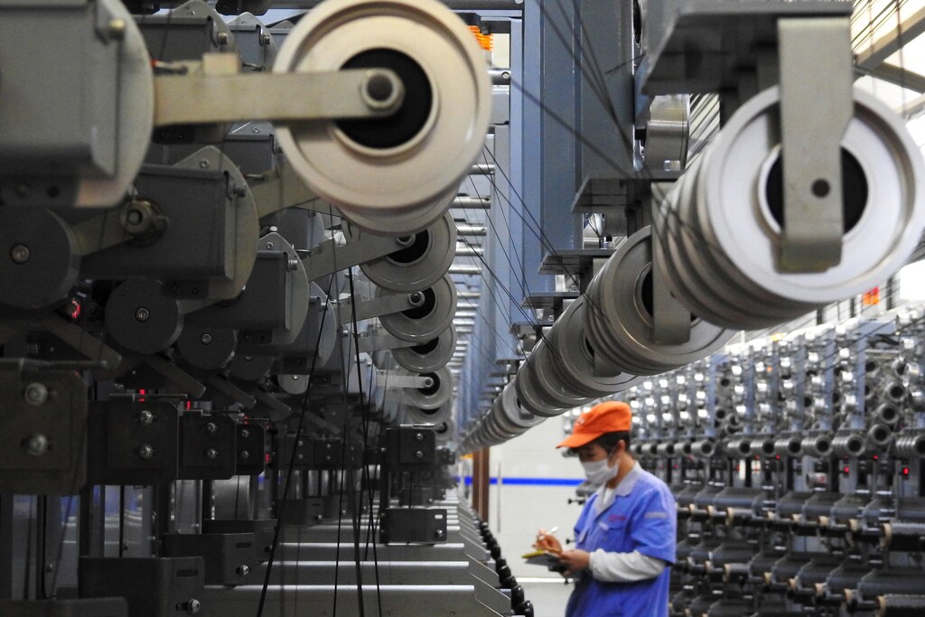 A picture of a production line of carbon fibres.