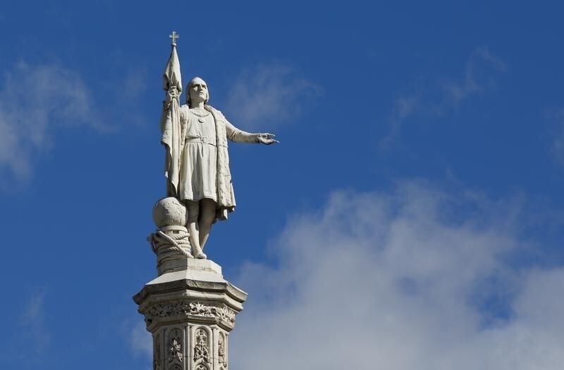A view of the statue of Cristobal Colon (Christopher Columbus) in Madrid, Spain, March 7, 2016. REUTERS/Paul Hanna - D1AESRNVPPAA