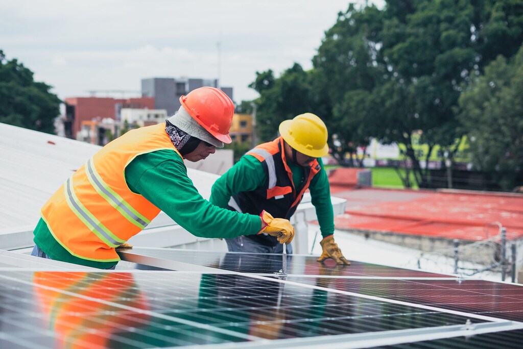 Clean energy jobs pay at least $2 more per hour – or nearly 10% more – than the national average of $23.86 per hour.