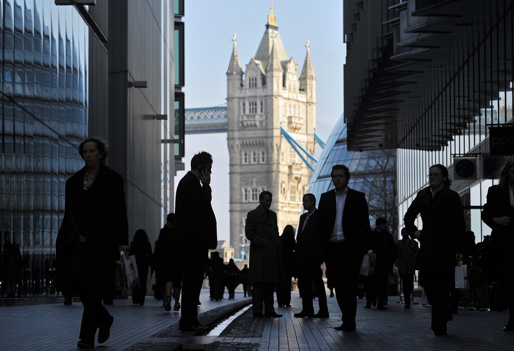Office workers are seen in the London Place business district near Tower Bridge in central London February 9, 2011. Britain finalised a tortuous deal with banks on Wednesday to curb bonuses and boost lending to business, but critics said the agreement would be hard to enforce and mere "political theatre".REUTERS/Toby Melville (BRITAIN - Tags: BUSINESS CITYSCAPE) - LM1E72917DL01