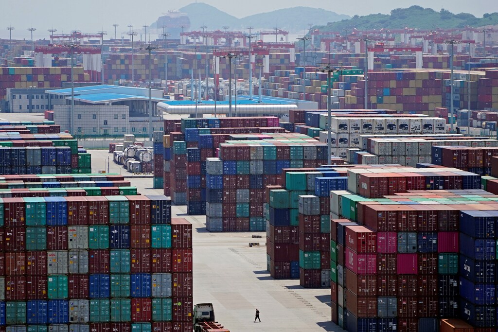 Containers are seen at the Yangshan Deep Water Port in Shanghai, China August 6, 2019. REUTERS/Aly Song - RC16C9DA8A60
