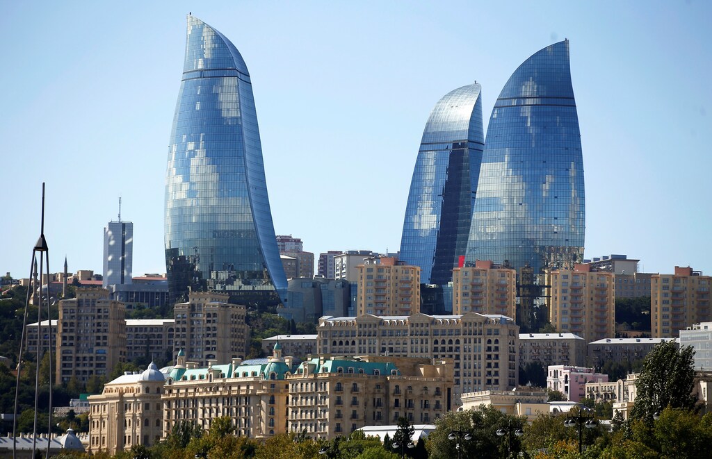 The Flame Towers are seen in Baku, Azerbaijan, October 2, 2016. REUTERS/Alessandro Bianchi - RTSQDTB