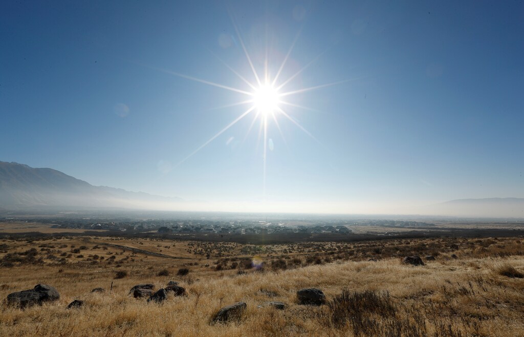 The sun shines above thick smog trapped in Utah Valley in Alpine, Utah, U.S. December 12, 2017. Sometimes during the winter, temperature inversions form in Salt Lake Valley, when the upper air temperature is warmer than the air on the valley floor, forming a lid, trapping polluted air. REUTERS/George Frey TPX IMAGES OF THE DAY - RC17EE1F1F80