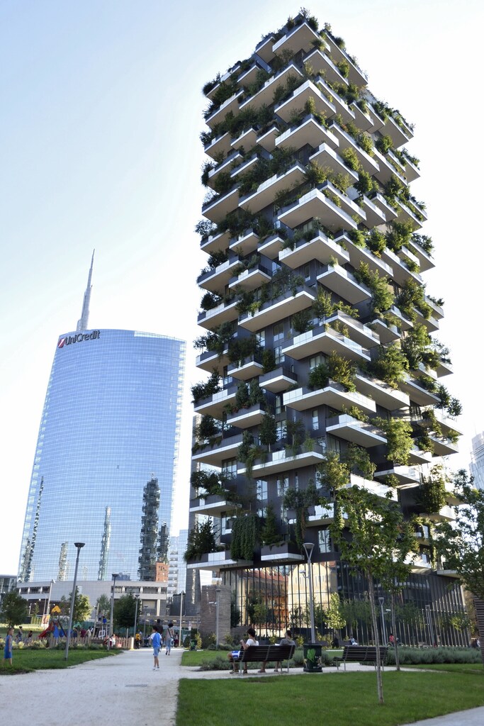 The Unicredit tower (L) and the Bosco Verticale tower are seen in Milan, August 29, 2015. Long the ugly sister to Florence, Venice and Rome, Italy's business capital Milan is enjoying a renaissance, its once drab skyline coming to life and a new creative vibrancy emerging. Picture taken August 29, 2015. To match Feature ITALY-MILAN/ REUTERS/Flavio Lo Scalzi - RTX1RNY1
