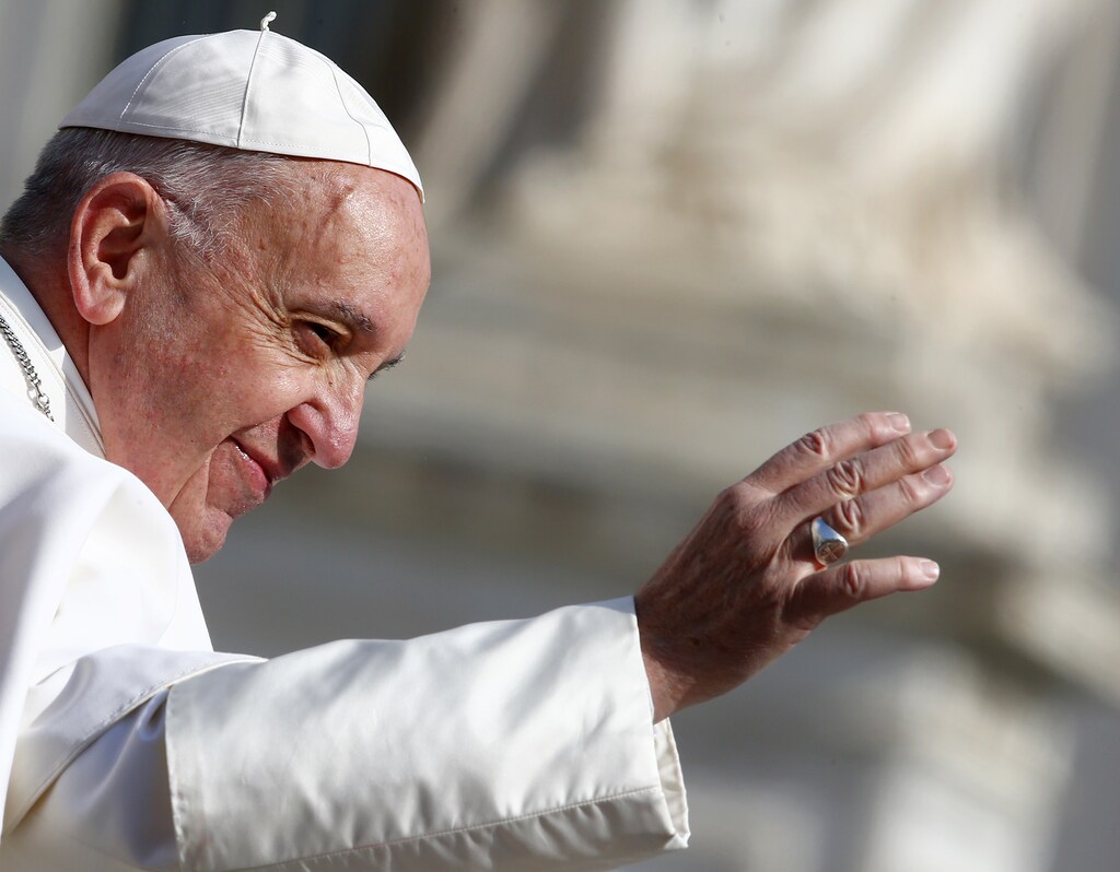 Pope Francis waves as he arrives to lead his Wednesday general audience in Saint Peter's square at the Vatican, April 26, 2017. REUTERS/Tony Gentile - RTS13YAF
