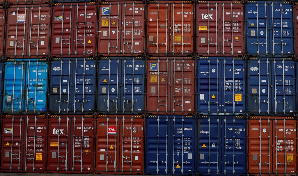Peel Ports container terminal in Liverpool northern England, December 9, 2016. REUTERS/Phil Noble - RTX2UTIS