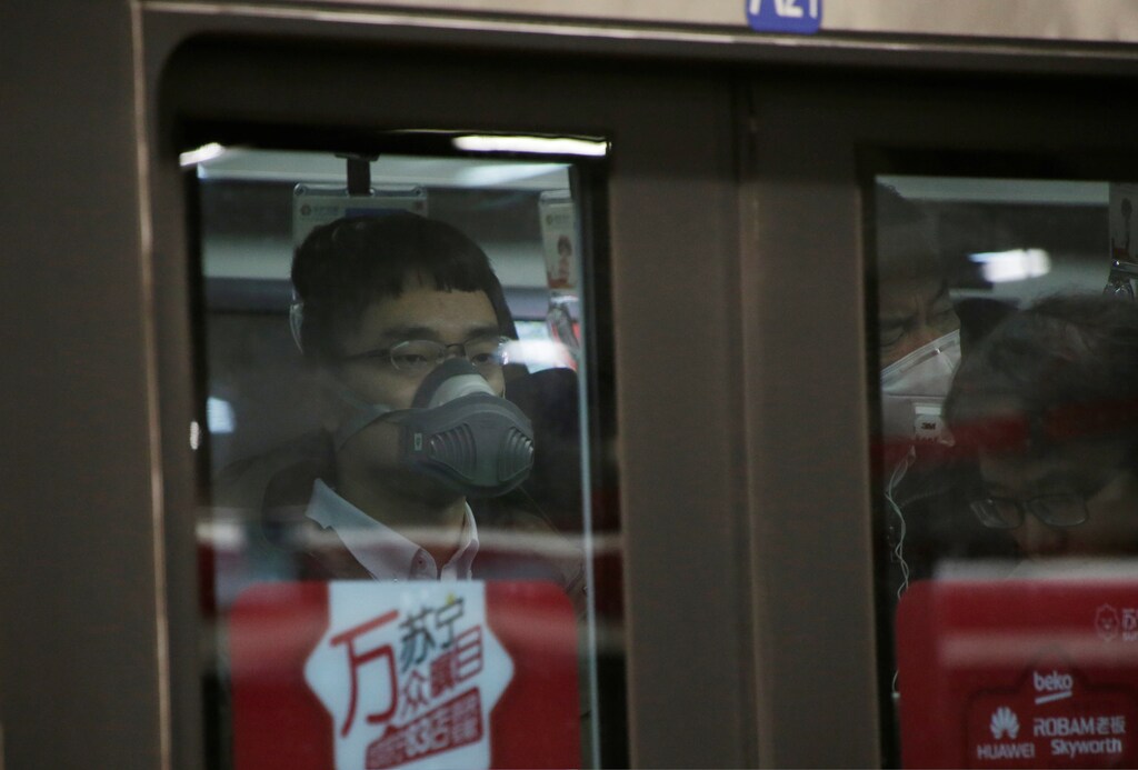A man wearing a respiratory protection mask is pictured in the subway after a red alert was issued for heavy air pollution in Beijing, China, December 20, 2016. REUTERS/Jason Lee - RTX2VROA