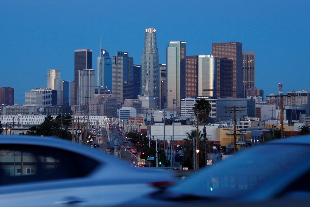 Commuters make their way along a highway during morning rush hour in Los Angeles, California, U.S., February 22, 2019. REUTERS/Mike Blake - RC123D2C2800