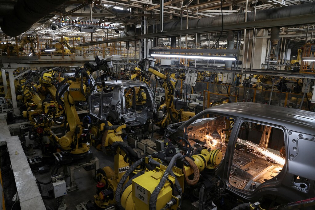 La industria manufacturera ya se encuentra en medio de dos transformaciones a gran escala, pero ahora se avecina una tercera.