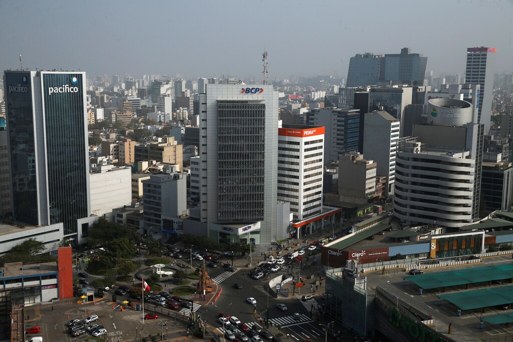 View of the commercial district of San Isidro in Lima, Peru May 5, 2017. REUTERS/Guadalupe Pardo - RTS15CFS