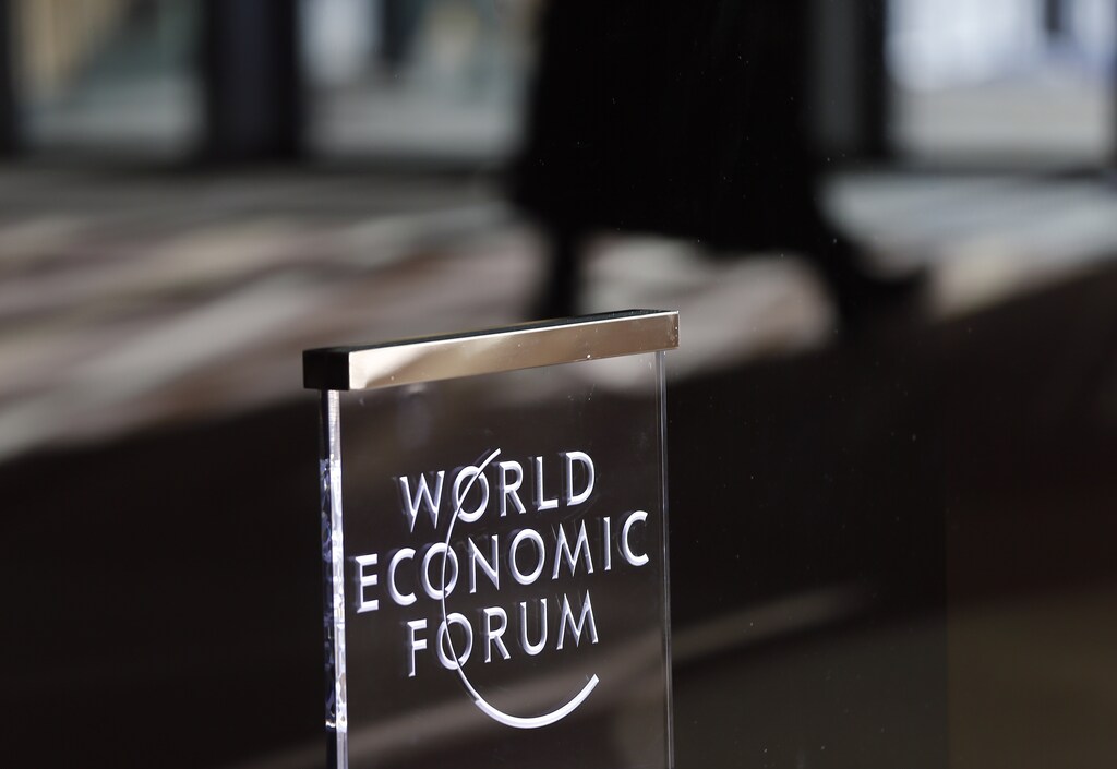 People leave the annual meeting of the World Economic Forum (WEF) in Davos, Switzerland January 23, 2016. REUTERS/Ruben Sprich - RTX23NU5