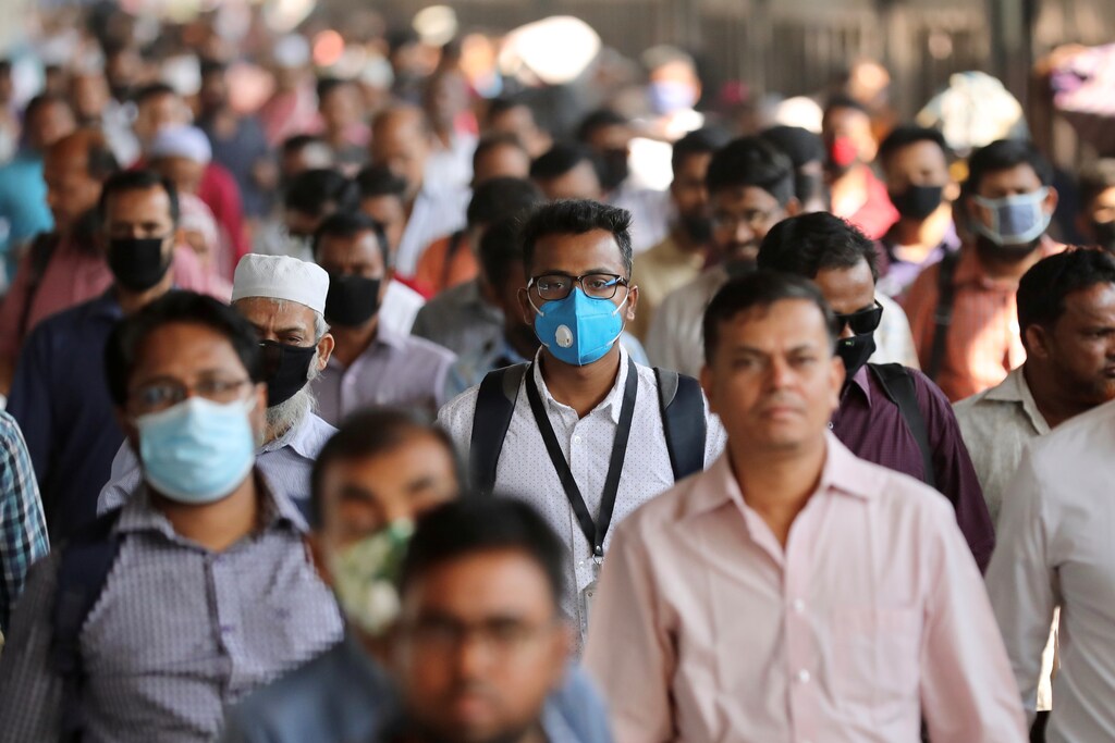 People wear masks as a protective measure after the first reported case of coronavirus in Dhaka, Bangladesh March 10, 2020. REUTERS/Mohammad Ponir Hossain - RC2YGF9XCSTX