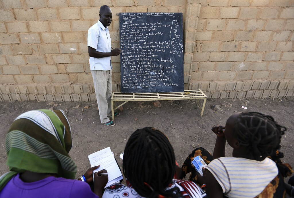 South Sudanese women attend an English language class in the Soba Internally Displaced People (IDP) camp on the outskirts of Khartoum, June 16, 2014. REUTERS/Mohamed Nureldin Abdallah (SUDAN - Tags: EDUCATION SOCIETY) - GM1EA6H0DSZ01