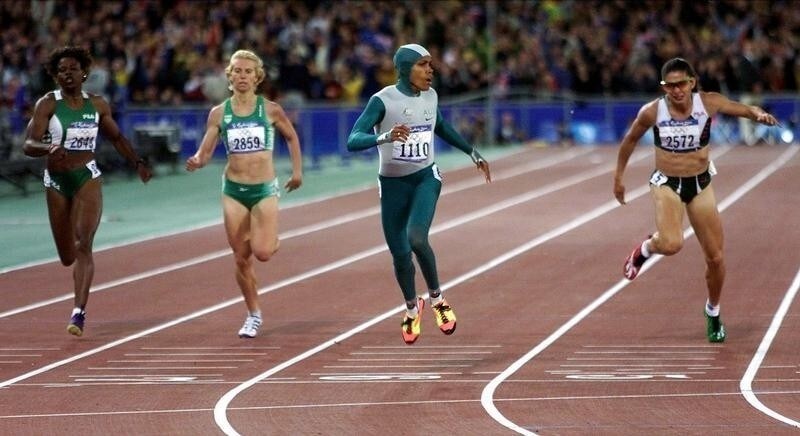 Australia's Cathy Freeman (2R), crosses the finish line, with Nigeria's Falilat Ogunkoya (L), South Africa's Heide Seyerling (2L) and Mexico's Ana Guevara, to win the 400m final, at the Sydney Olympic Games September 25, 2000.