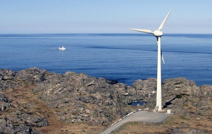 A windmill stands next to the ocean in Utsira, a North Sea island of just 6 square kilometres (2.3 square miles) and home to 210 people who already get most of their power from two onshore windmills, in this photo taken April 22, 2008. Norway's government is contemplating licensing "blocks" for offshore wind generation, and Norwegian oil company StatoilHydro aims to start work next year on a floating turbine project near the site of the first North Sea oil discovery 40 years ago. To match feature NORWAY-WIND/ REUTERS/Wojciech Moskwa (NORWAY)