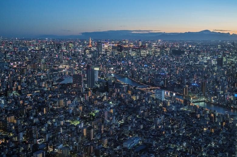 内閣府が１６日に発表した２０２１年４─６月期国内総生産（ＧＤＰ）は物価変動の影響を除いた実質ベース（季節調整値）で前期比プラス０．３％、年率換算では同１．３％だった。唐鎌大輔氏のコラム。写真は１８日、スカイツリーから見た都内の景色