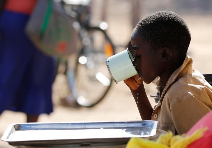 A child drinks water from a cup in drought-hit Masvingo, Zimbabwe, June 1, 2016. Picture taken June 1, 2016. REUTERS/Philimon Bulawayo