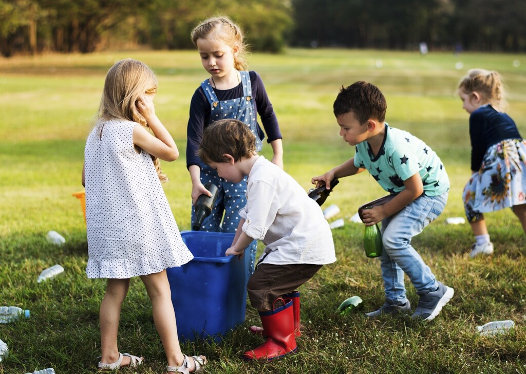 Climate change education should cover more than just the scientific aspects of climate change. in picture: school kids learn to sort plastic and green waste.