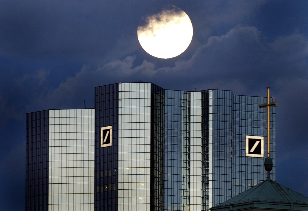 A rising full moon is seen over the distinctive twin towers of Germany'sDeutsche Bank headquarters in Frankfurt January 28, 2002. The Deutsche Bank,the world's third largest business bank will present its annual figures onThursday, January 31. REUTERS/Kai Pfaffenbach REUTERSKP/GB - RP3DRIFLFSAA