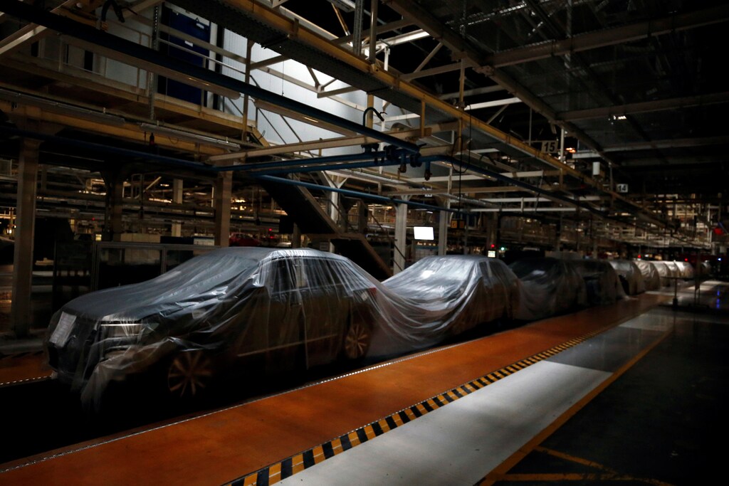 An empty assembly line is pictured at Autoeuropa Volkswagen car factory during partial lockdown as part of state of emergency to combat the coronavirus disease (COVID-19) outbreak in Lisbon, Portugal March 30, 2020. REUTERS/Rafael Marchante - RC2IUF9CF91W
