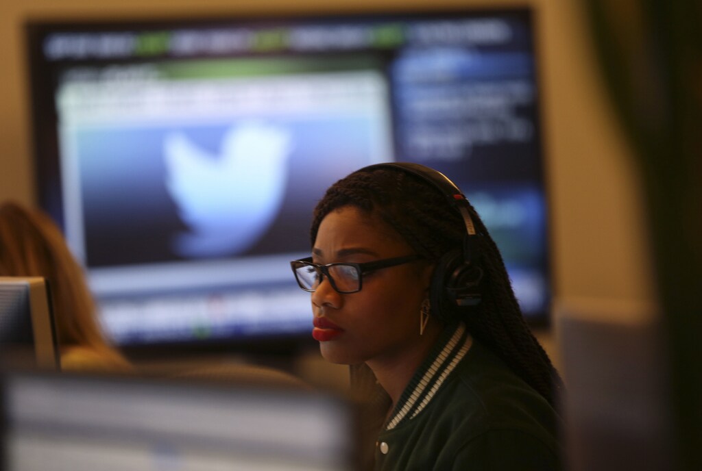 A Twitter employee works at a computer at the company's headquarters in San Francisco, California October 4, 2013. Twitter Inc is likely to price its hotly anticipated initial public offering later on November 6, 2013 above an already bumped-up target range, sources familiar with the process said. Picture taken October 4. REUTERS/Robert Galbraith (UNITED STATES - Tags: SCIENCE TECHNOLOGY BUSINESS EMPLOYMENT) - RTX152SE