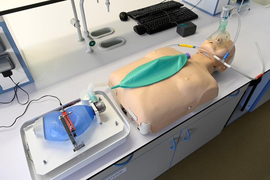 A simple lung ventilator called Q-Vent, for infected patients facing the coronavirus disease (COVID-19), which was created at Comenius University, is seen in Bratislava, Slovakia April 2, 2020. Picture taken April 2, 2020. This device don't replace lung ventilation but helps ride through a certain period of waiting for the lung ventilation which is the biggest problem in Italy. REUTERS/Radovan Stoklasa - RC21XF931X4G