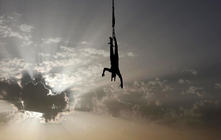 A person makes a bungee jump on Beirut's Corniche, Lebanon June 4, 2016. REUTERS/Mohamed Azakir