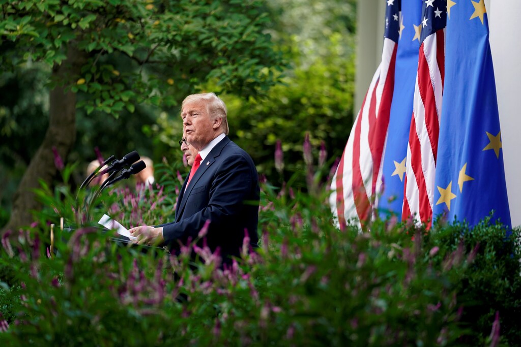 U.S. President Donald Trump and President of the European Commission Jean-Claude Juncker speak about trade relations in the Rose Garden of the White House in Washington, U.S., July 25, 2018. REUTERS/Joshua Roberts