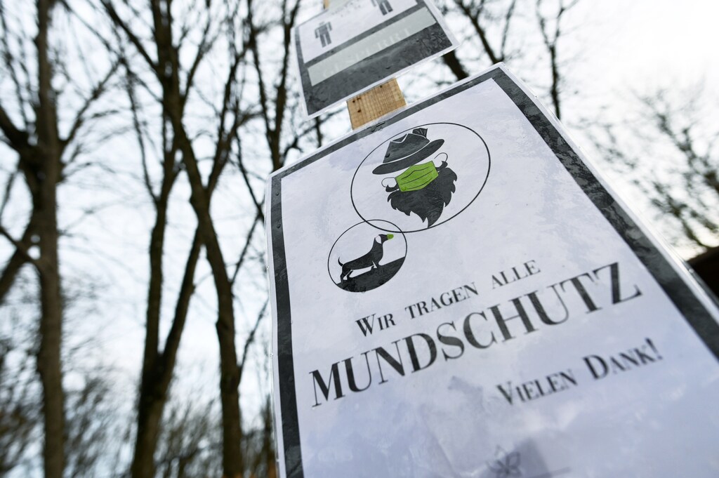 A sign reading "We all wear mouth protection" is seen at the entrance to a closed beer garden as the spread of the coronavirus (COVID-19) disease continues in Munich, Germany, December 7, 2020. REUTERS/Andreas Gebert - RC2EIK9T23ON