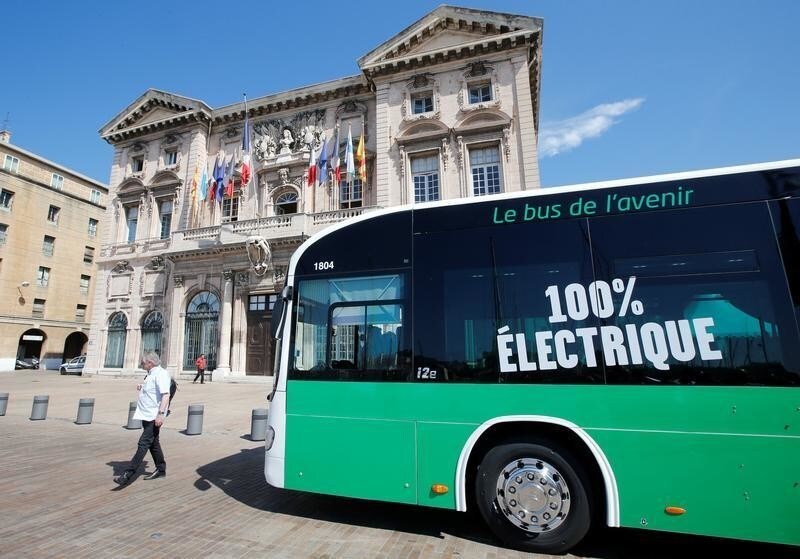 The first bus service entirely on electricity drives in front of the town hall during its inauguration by the Board of Marseille Transport (RTM) in Marseille, France, June 6, 2016. REUTERS/Jean-Paul Pelissier - D1AETIICPCAB