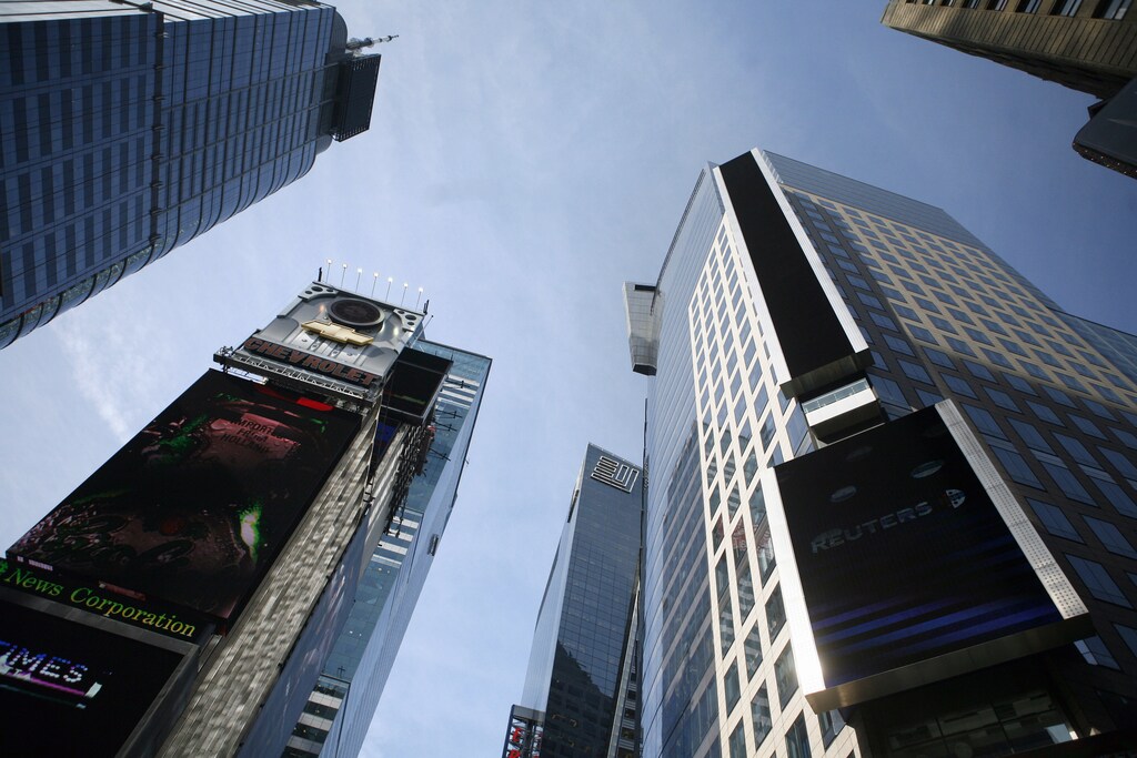 A view of the Reuters building in New York May 4, 2007. Financial news and data provider Reuters said it had received a takeover approach from an unidentified bidder, sending its shares up almost a third, with Canadian publisher Thomson widely touted as the suitor. REUTERS/Eric Thayer (UNITED STATES) - GM1DVELPFEAA