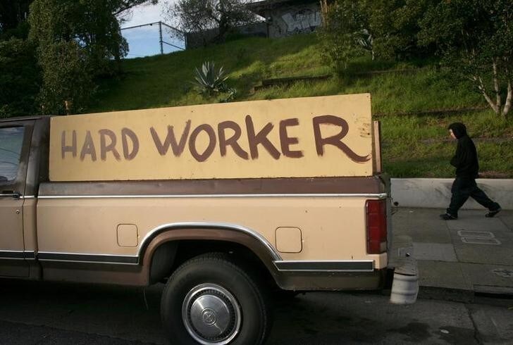 A handmade sign painted on the side of a pickup truck reading "hard worker" is shown in San Francisco, California, January 25, 2009. California's unemployment rate jumped to 9.3 percent in December, a 14-year high for the state and significantly higher than the month's national average of 7.2 percent. REUTERS/Robert Galbraith (UNITED STATES)