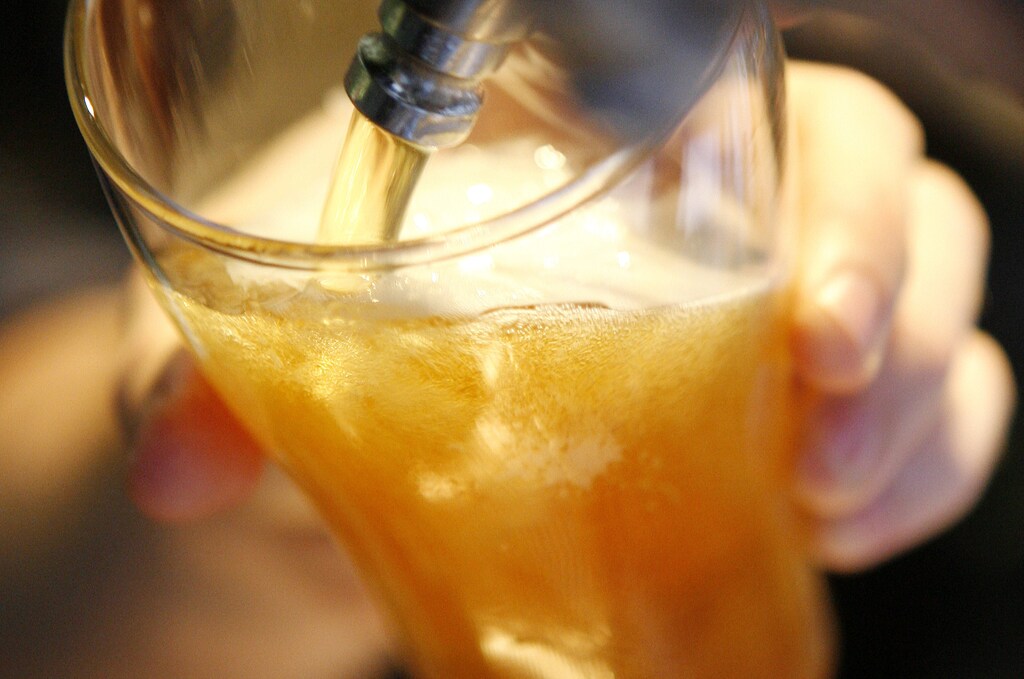 A bartender prepares a beer in a bar in central Sydney in this May 11, 2009 file photo. Alcohol and its consequences kill 2.3 million people a year around the world, according to the World Health Organisation: that amounts to 3.8 percent of all deaths, ranking drink just below unsafe sex and just above malnutrition in the top 10 causes of death. To match feature ALCOHOLISM/PILLS REUTERS/Daniel Munoz/Files (AUSTRALIA - Tags: POLITICS) - GM1E62P0NO301
