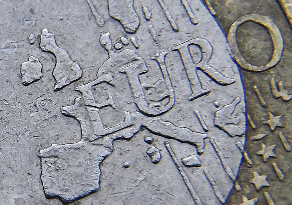 Detail of a European map, including Great Britain, is seen on the face of a Euro coin in London, Britain, January 31, 2016. British Prime Minister David Cameron will demand stronger powers to curb immigration from the European Union when he meets European Council President Donald Tusk on Sunday, a senior British government source said. REUTERS/Toby Melville - RTX24TAP