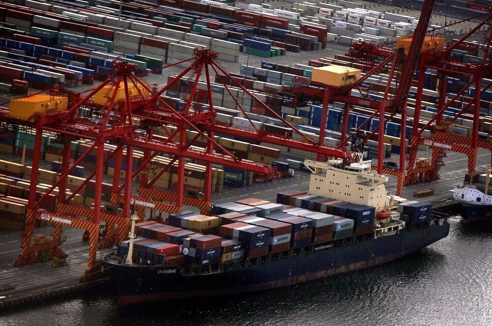 A ship is loaded with containers at Sydney's Port Botany container terminal March 4, 2013. Australia's trade deficit shrank by much more than expected in February to its smallest in 14 months thanks to higher prices for resource exports, a likely boost to profits and incomes that also gave the local dollar a lift. Wednesday's figures from the Australian Bureau of Statistics showed exports climbed 3.3 percent overall to a seasonally adjusted A$25.64 billion, the highest total in eight months. Earnings from farm goods, coal, metals and iron ore all increase in the month thanks in part to rising prices. Picture taken March 4, 2013. REUTERS/David Gray (AUSTRALIA - Tags: BUSINESS) - RTXY7G5