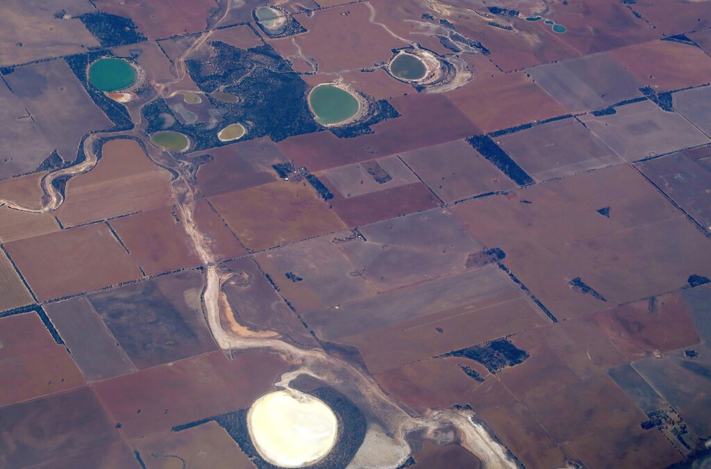 Salt lakes can be seen near a river and small dams in a drought-effected farmland area located east of the city of Perth in Australia November 8, 2016. Picture taken November 8, 2016. REUTERS/David Gray - RTST1X2