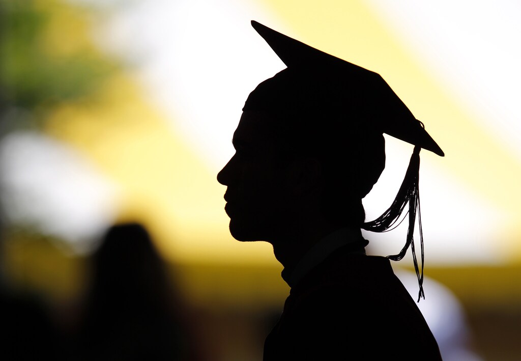 Students take their seats for the diploma ceremony at the John F. Kennedy School of Government during the 361st Commencement Exercises at Harvard University in Cambridge, Massachusetts May 24, 2012. REUTERS/Brian Snyder (UNITED STATES - Tags: EDUCATION) - GM1E85P07RT01