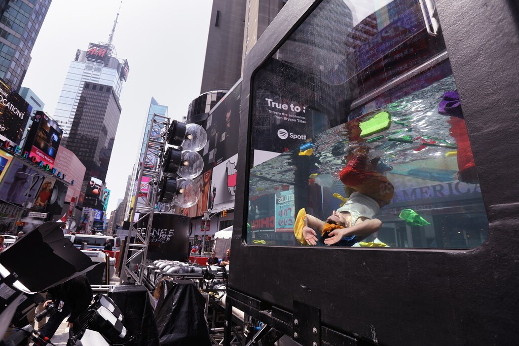A performer takes part in an event titled "Science in the Square" which is used to highlight science and in particular, climate change in Times Square in the Manhattan borough of New York City, U.S. May 31, 2017. REUTERS/Carlo Allegri - RTX38EVX