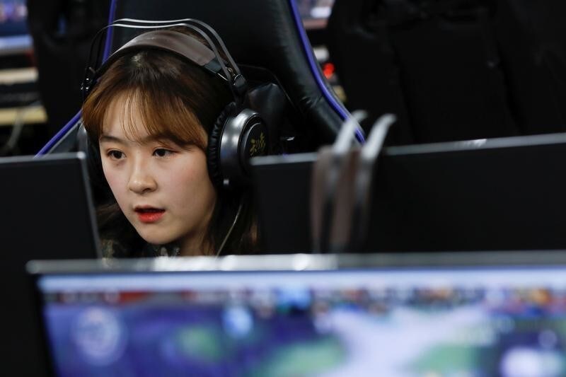 Zhang Shiyu, a 18-year-old student majoring in esports and management, attends a class at the Sichuan Film and Television University in Chengdu, Sichuan province, China, November 17, 2017. The curriculum of the course is designed to prepare students for jobs in the growing industry that supports professional esports players who reach the peek of their career in their teenage years. The students study a wide range of subjects from commentating and script writing to event organising and gaming strategy.