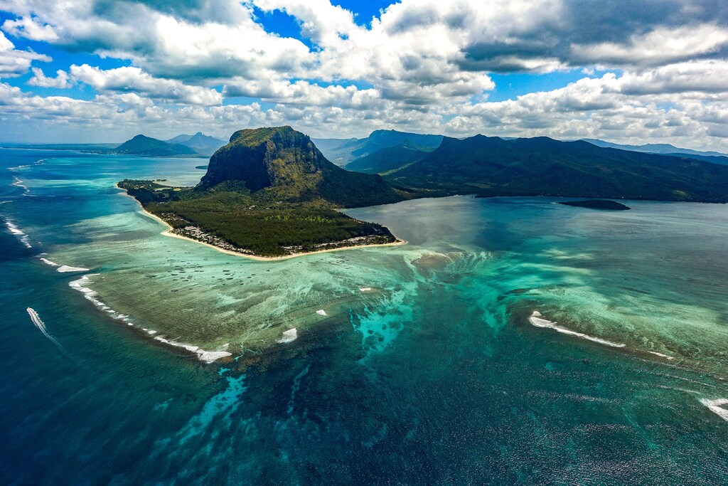 Island surrounded by coral reef system: Coral reef aquaculture is flourishing in Mauritius.