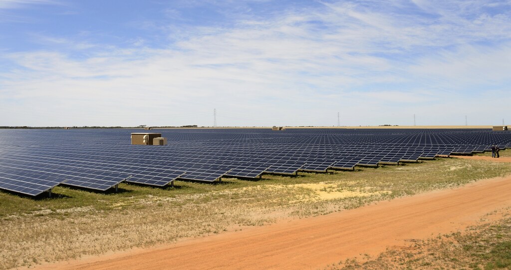 Rows of solar panels face skywards at the Greenough River Solar project near the town of Walkaway, about 350 km (217 miles) north of Perth October 10, 2012. Australia switched on its first utility-scale solar farm on Wednesday, bringing the country a small step closer to achieving ambitious renewable energy use targets that traditional coal and gas power producers are now fighting to soften. REUTERS/Rebekah Kebede (AUSTRALIA - Tags: ENERGY BUSINESS ENVIRONMENT) - GM1E8AA0ZEK01