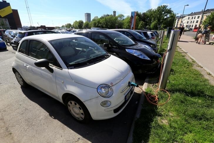 Electric cars are charged at a parking lot in Oslo, Norway, June 1, 2017. REUTERS/Ints Kalnins