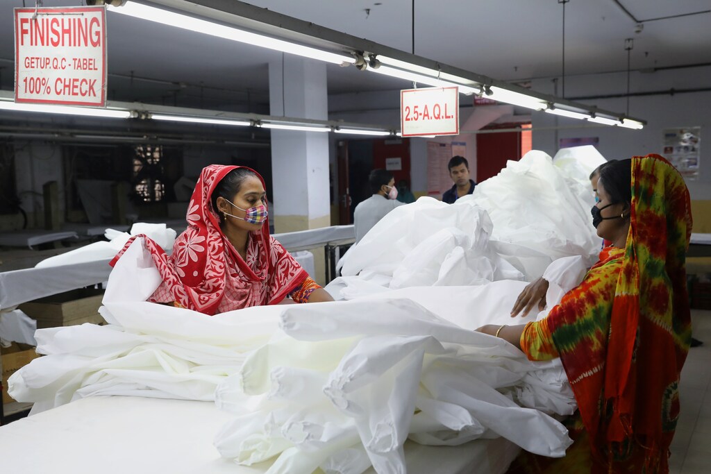 Bangladeshi garment workers make protective suit at a factory amid concerns over the spread of the coronavirus disease (COVID-19) in Dhaka, Bangladesh, March 31, 2020. REUTERS/Mohammad Ponir Hossain - RC21VF9UDQ8E