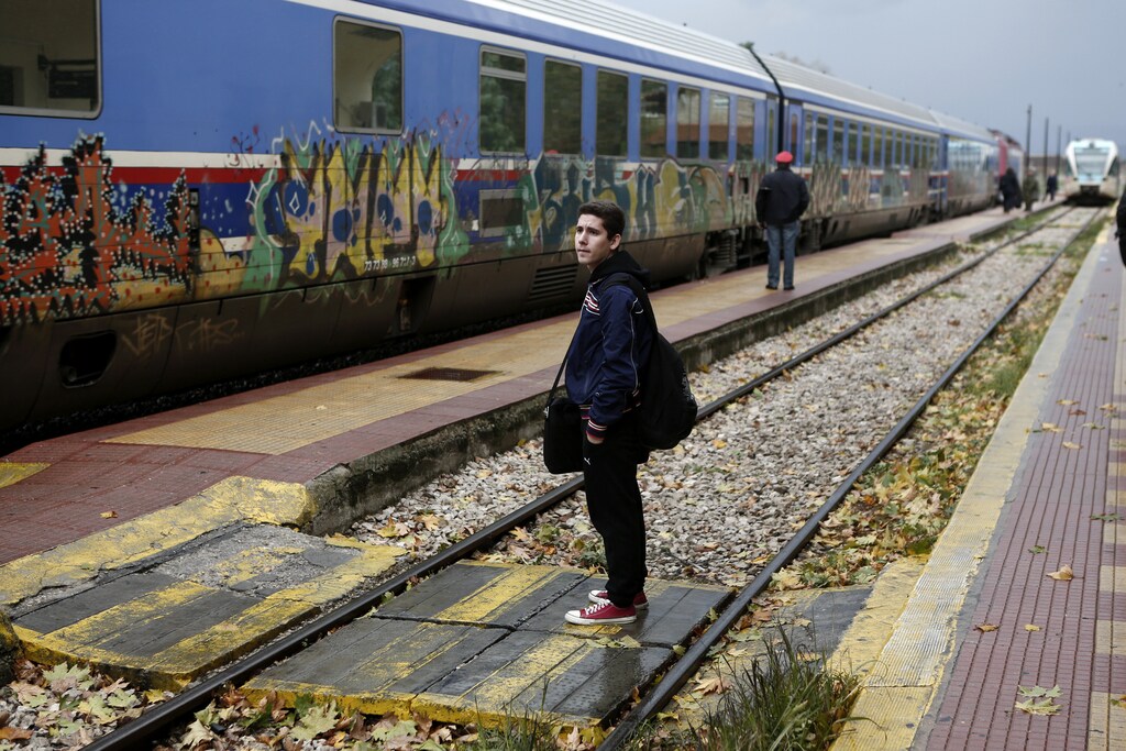 A passenger waits before boarding a train bound for Athens at Lianokladi railway station in central Greece November 29, 2012. Once an unpopular travel option, Greece's slow and creaky trains are winning new fans for the first time in decades as Greeks struggling with soaring fuel prices and high road taxes leave their beloved cars at home. Picture taken November 29, 2012. REUTERS/Yorgos Karahalis (GREECE - Tags: TRANSPORT SOCIETY BUSINESS) - RTR3BIZC