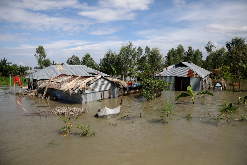 Houses are seen flooded, in Bogura, Bangladesh, July 17, 2020. REUTERS/Mohammad Ponir Hossain - RC25VH9HKV9V