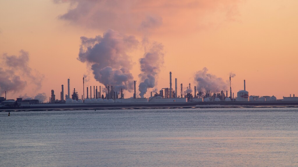 Focused action in European industrial clusters can reduce carbon emissions by up to 12%
